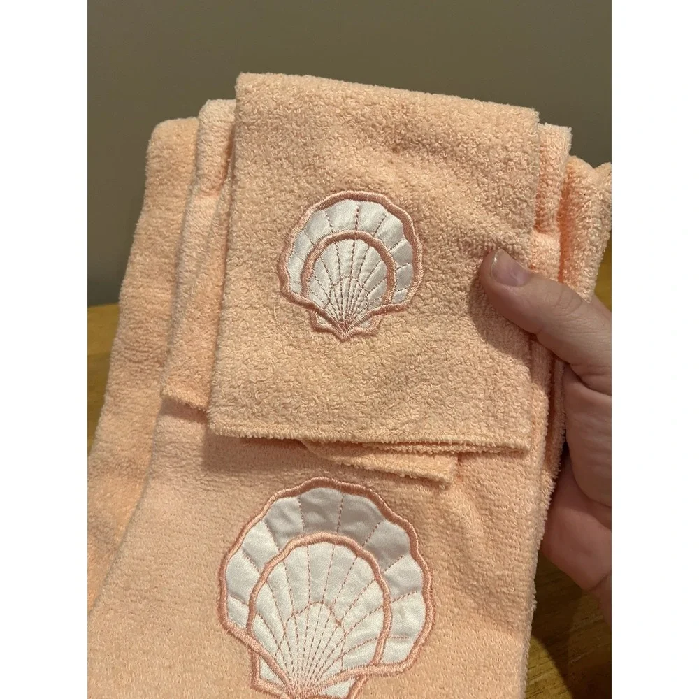 Vtg 3 Pc Cannon Peach Sea Shell Embroidered Bathroom Towel Set‎ Bath/Hand/Wash